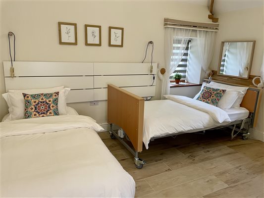 Profiling bed and standard single bed